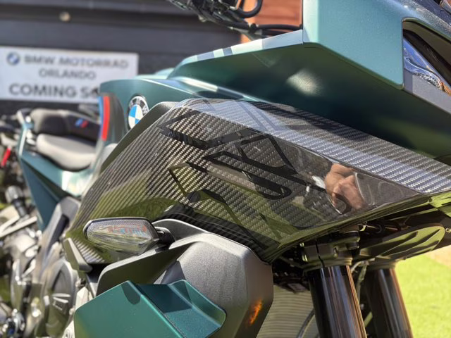 2026 AURELIUS GREEN METALLIC BMW M 1000 XR