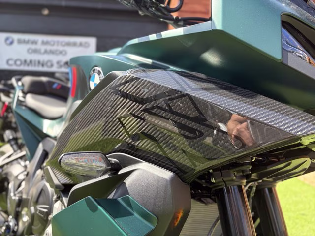 2026 AURELIUS GREEN METALLIC BMW M 1000 XR