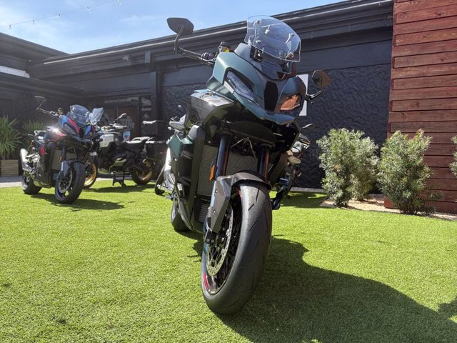 2026 AURELIUS GREEN METALLIC BMW M 1000 XR