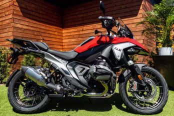 2026 RACING RED BMW R 1300 GS RACING RED