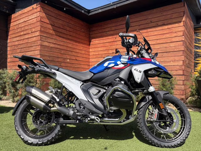 2026 RACING BLUE METALLIC BMW R 1300 GS TROPHY