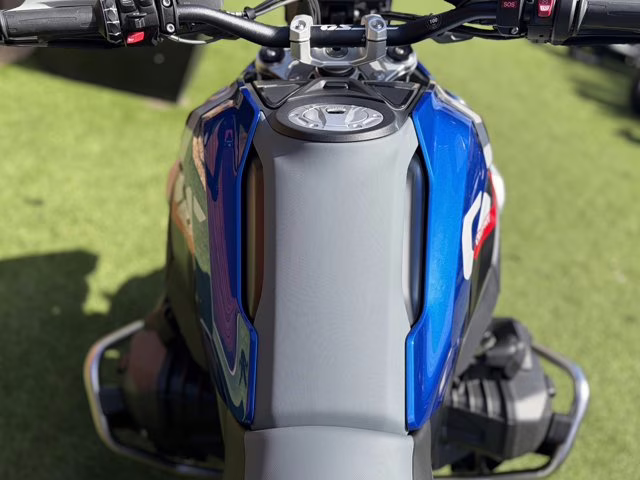 2026 RACING BLUE METALLIC BMW R 1300 GS TROPHY