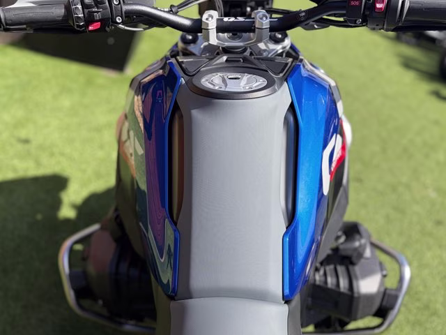 2026 RACING BLUE METALLIC BMW R 1300 GS TROPHY