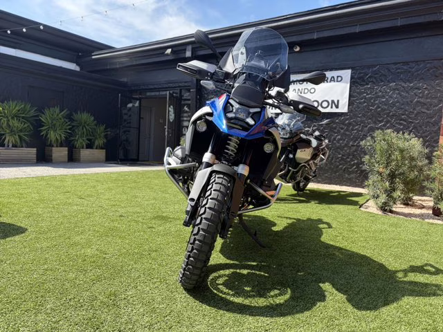 2026 RACING BLUE METALLIC BMW R 1300 GS TROPHY