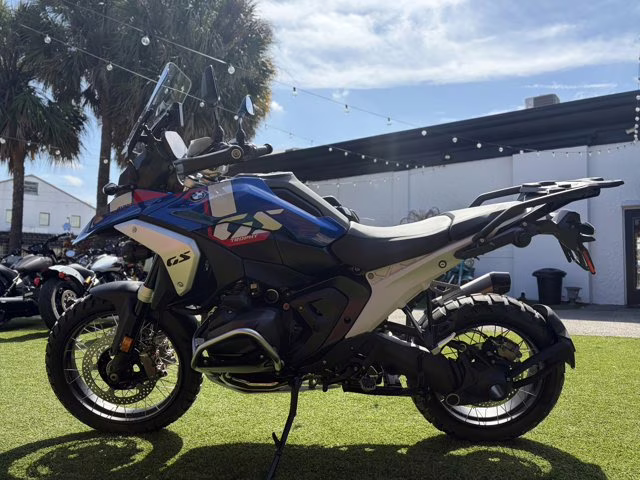 2026 RACING BLUE METALLIC BMW R 1300 GS TROPHY