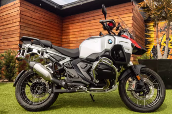 2026 RACING RED BMW R 1300 GSA RACING RED