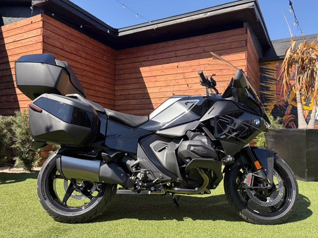 2026 BMW R 1300 RT TRIPLE BLACK