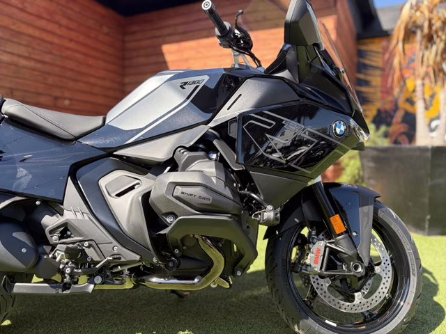 2026 BMW R 1300 RT TRIPLE BLACK