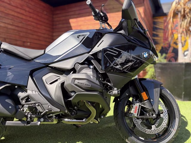 2026 BMW R 1300 RT TRIPLE BLACK