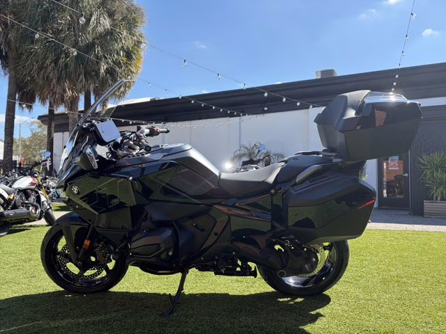2026 BMW R 1300 RT TRIPLE BLACK