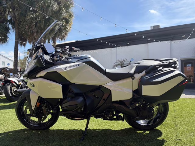 2026 BMW R 1300 RT ALPINE WHITE
