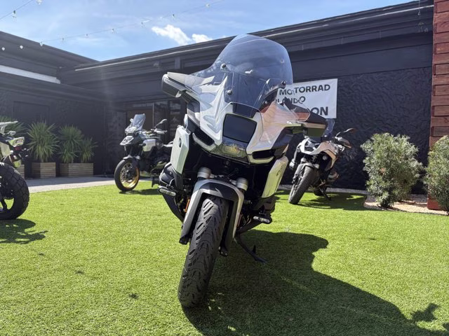 2026 BMW R 1300 RT ALPINE WHITE