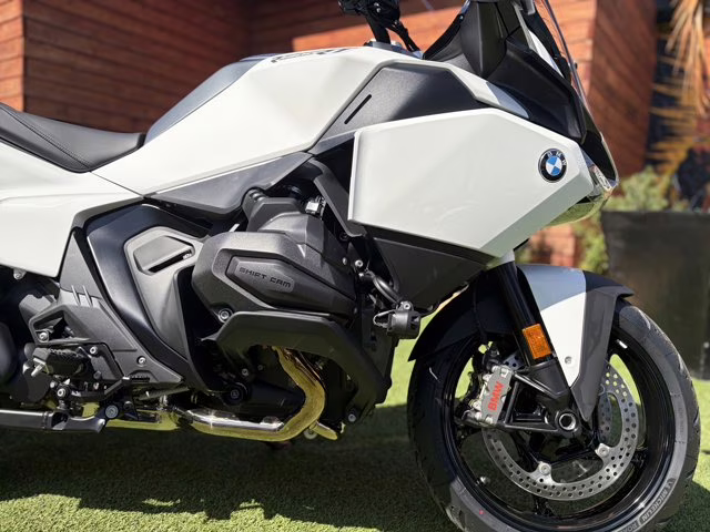 2026 BMW R 1300 RT ALPINE WHITE
