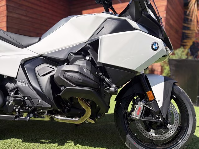 2026 BMW R 1300 RT ALPINE WHITE