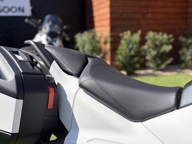 2026 BMW R 1300 RT ALPINE WHITE
