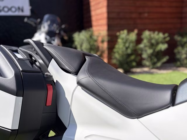 2026 BMW R 1300 RT ALPINE WHITE