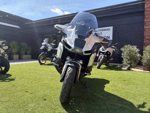 2026 BMW R 1300 RT ALPINE WHITE