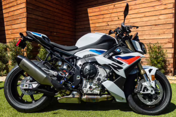2026 LIGHT WHITE / M MOTORSPORT BMW S 1000 R