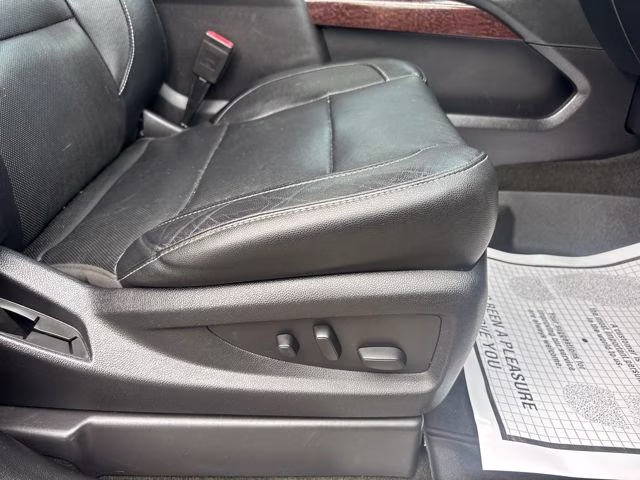 2017 Iridium Metallic GMC Yukon SLT 4X4 SUV