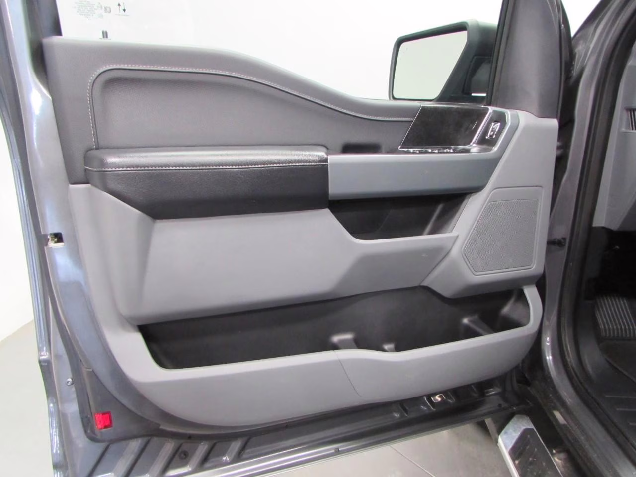 2023 Carbonized Gray Metallic Ford F-150 XLT 4X4 Truck