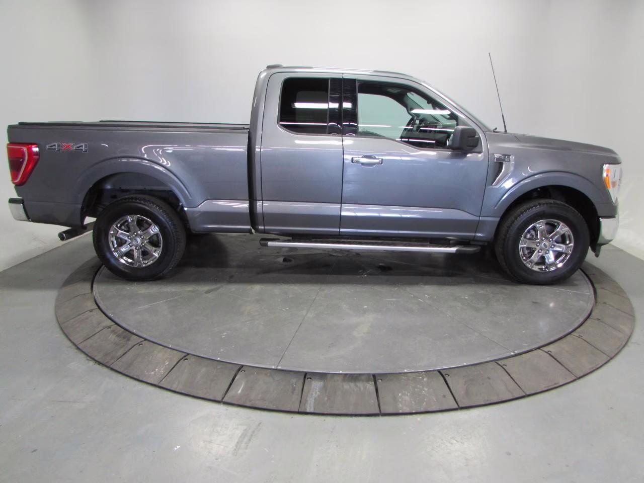 2023 Carbonized Gray Metallic Ford F-150 XLT 4X4 Truck