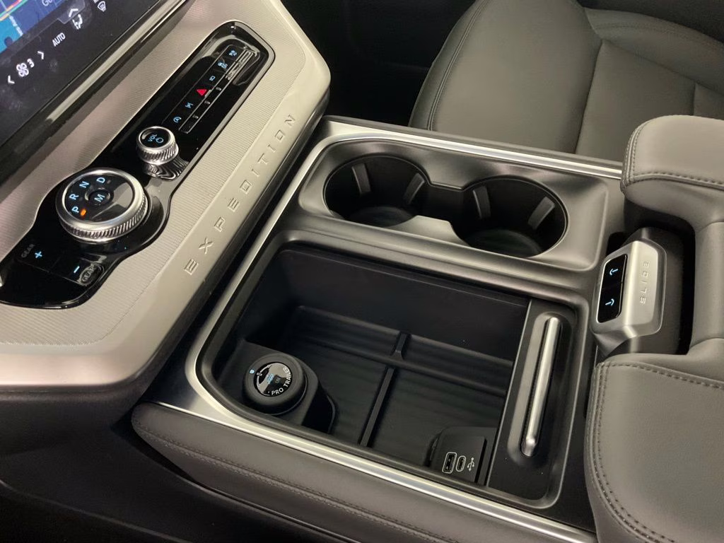 2026 White Metallic Ford Expedition Max Active RWD SUV