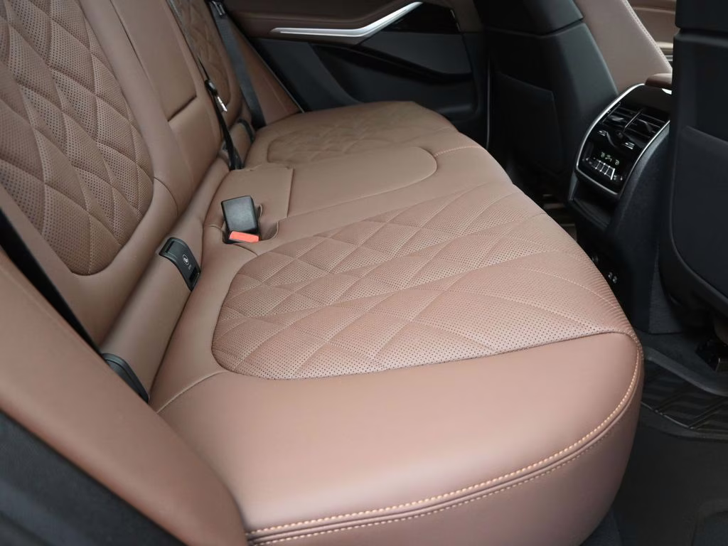 2026 Mineral White Metallic BMW X5 xDrive50e AWD SUV