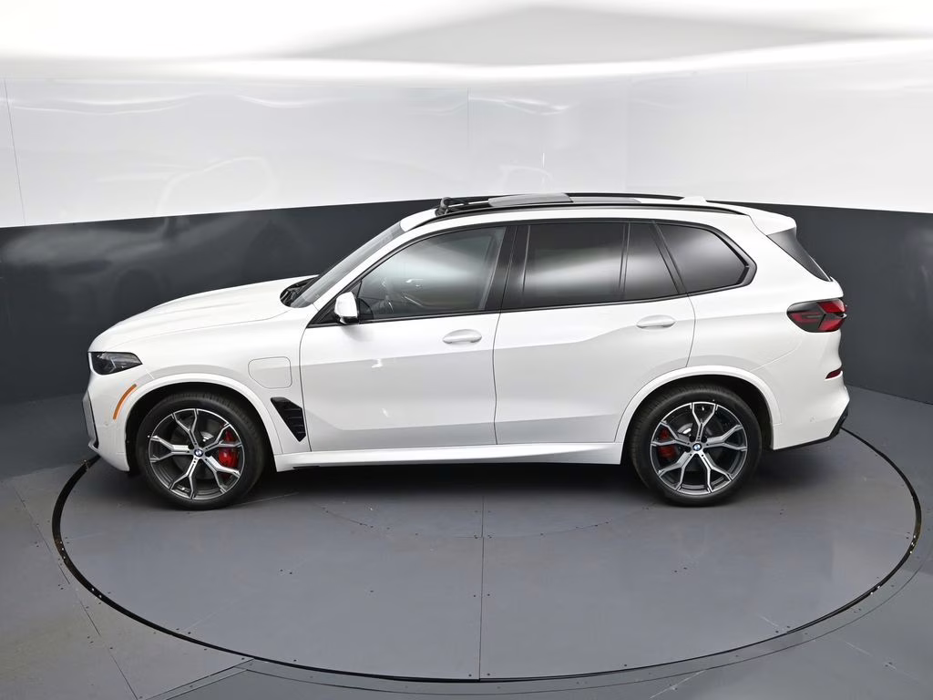 2026 Mineral White Metallic BMW X5 xDrive50e AWD SUV