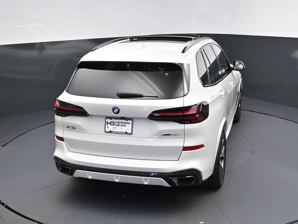 2026 Mineral White Metallic BMW X5 xDrive50e AWD SUV
