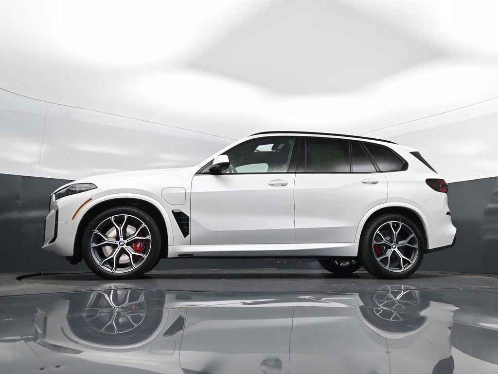 2026 Mineral White Metallic BMW X5 xDrive50e AWD SUV