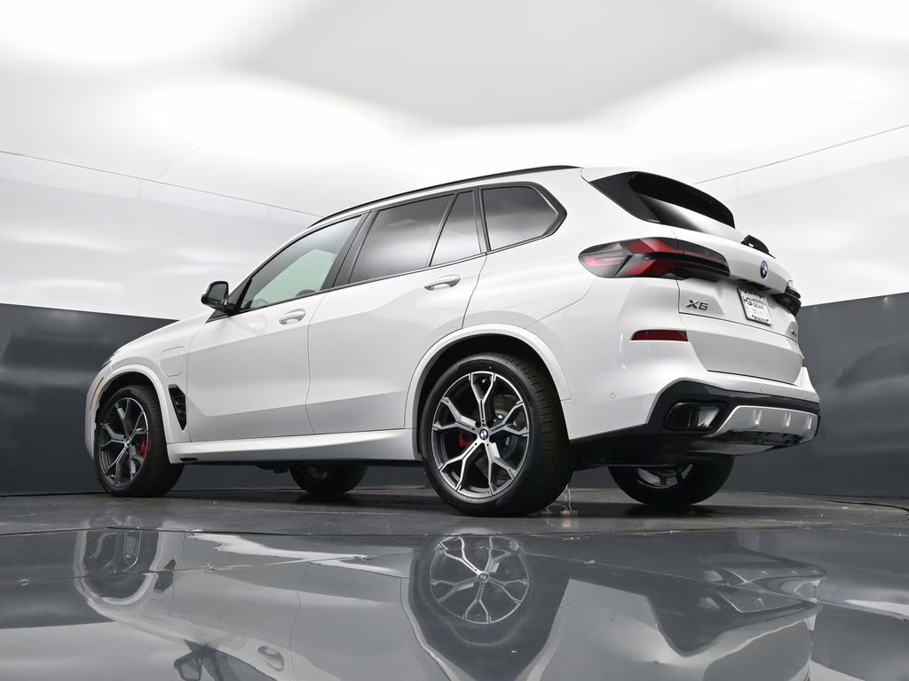 2026 Mineral White Metallic BMW X5 xDrive50e AWD SUV