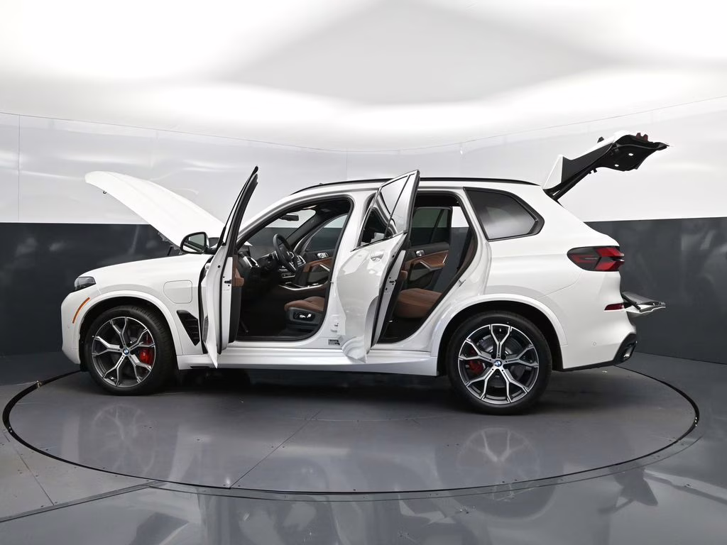2026 Mineral White Metallic BMW X5 xDrive50e AWD SUV