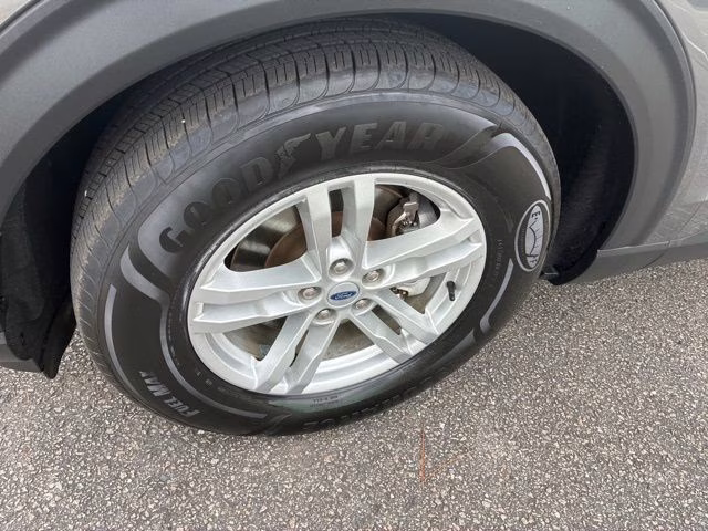 2022 Gray Metallic Ford Explorer XLT RWD SUV