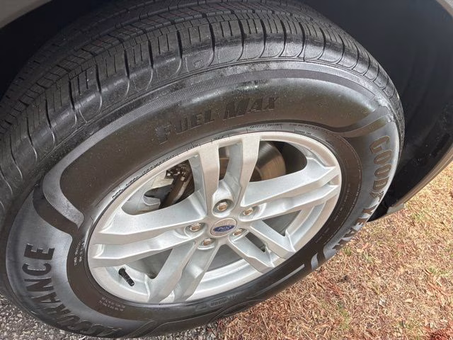 2022 Gray Metallic Ford Explorer XLT RWD SUV