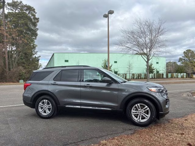 2022 Gray Metallic Ford Explorer XLT RWD SUV
