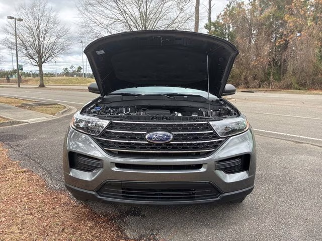 2022 Gray Metallic Ford Explorer XLT RWD SUV