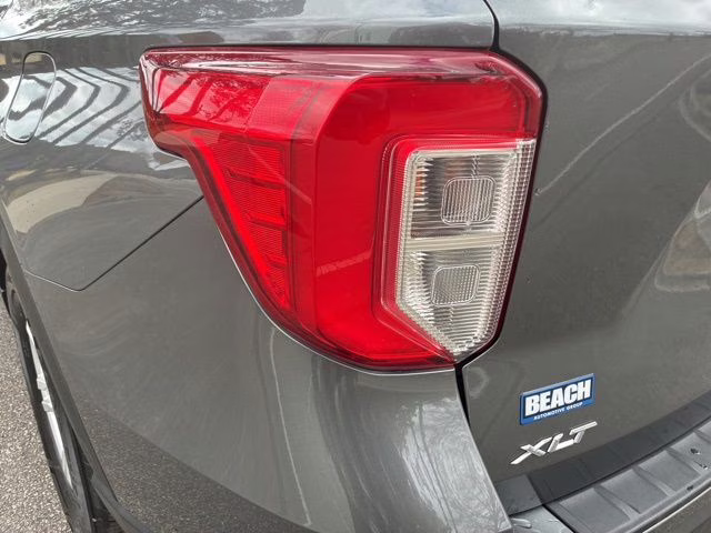 2022 Gray Metallic Ford Explorer XLT RWD SUV