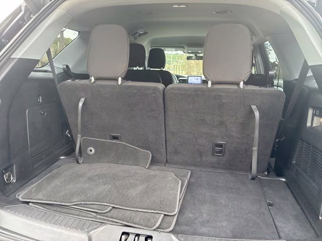 2022 Gray Metallic Ford Explorer XLT RWD SUV