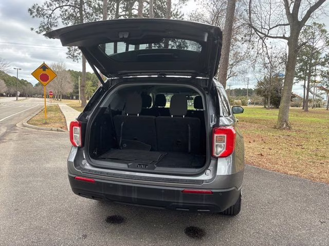 2022 Gray Metallic Ford Explorer XLT RWD SUV