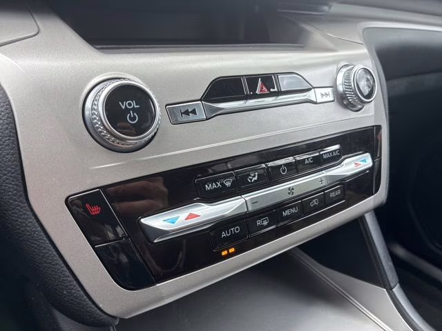 2022 Gray Metallic Ford Explorer XLT RWD SUV