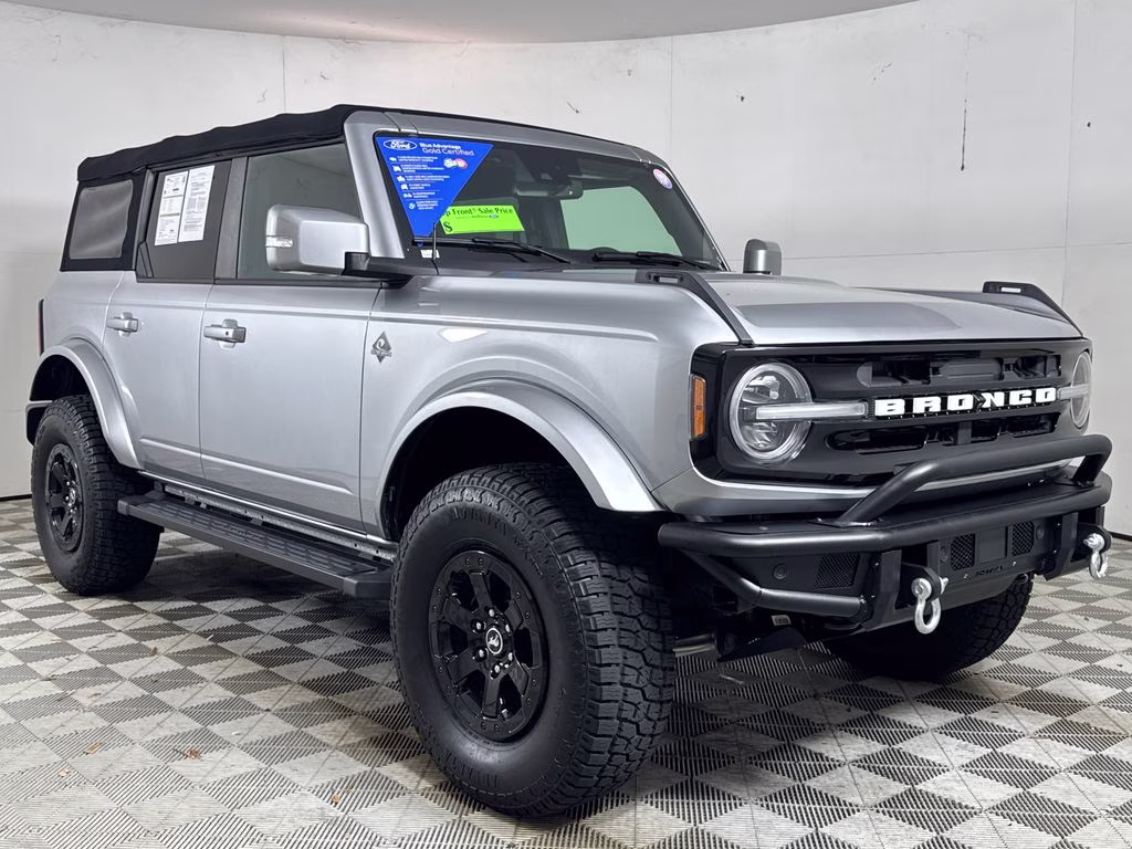 2021 Iconic Silver Metallic Ford Bronco Outer Banks 4X4 SUV