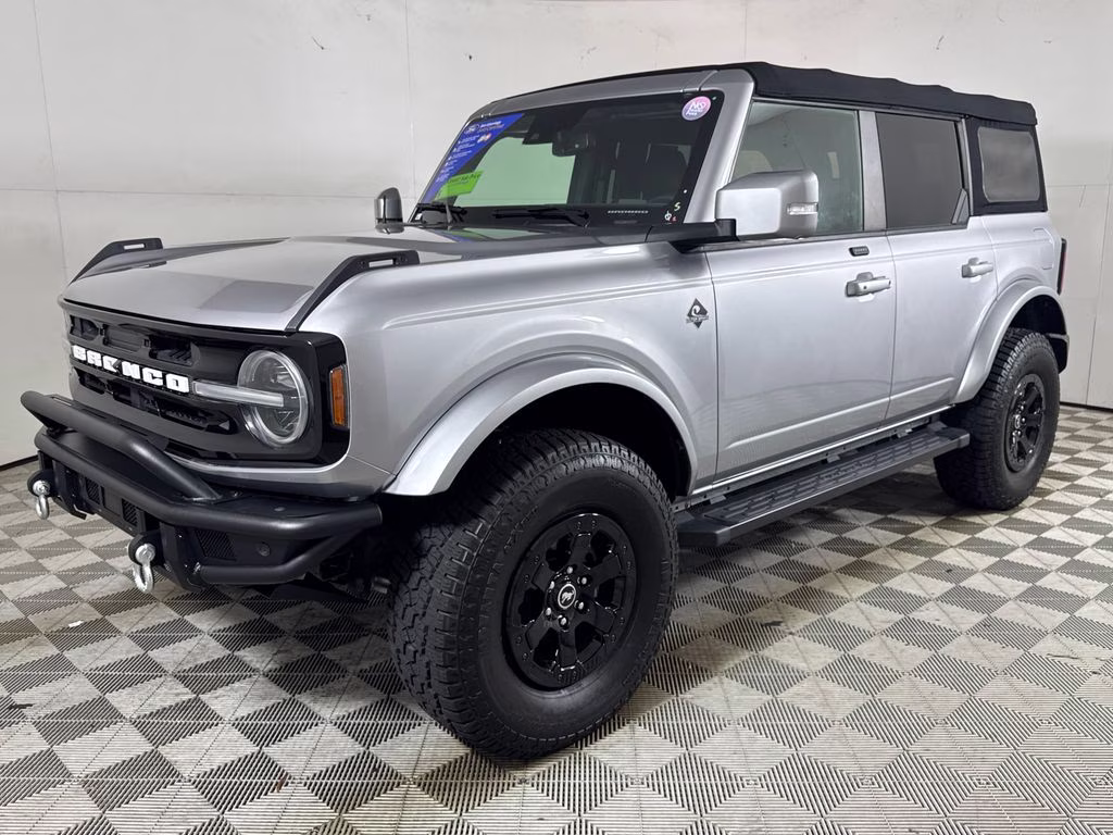 2021 Iconic Silver Metallic Ford Bronco Outer Banks 4X4 SUV