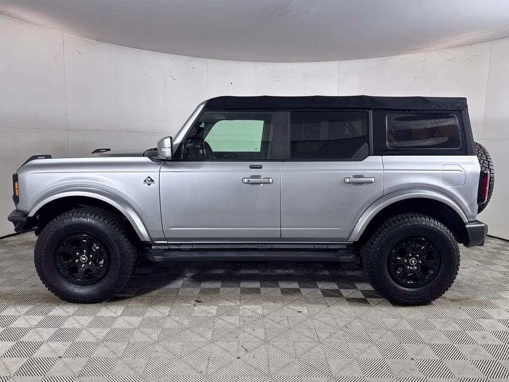 2021 Iconic Silver Metallic Ford Bronco Outer Banks 4X4 SUV