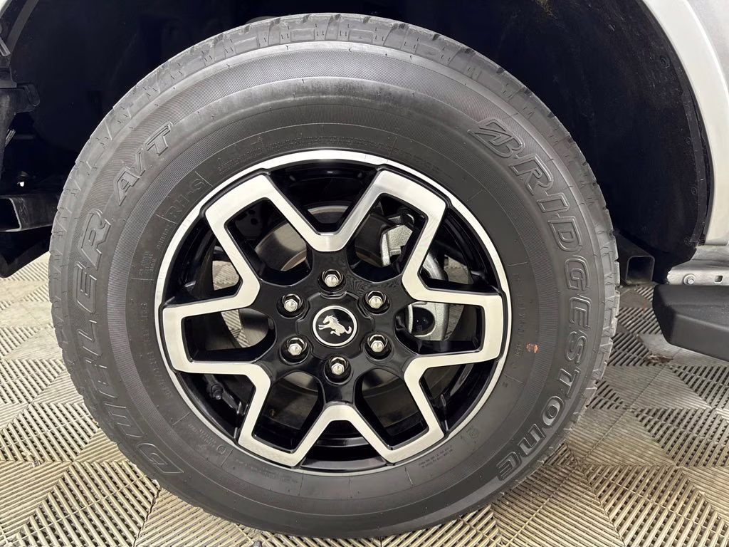 2021 Iconic Silver Metallic Ford Bronco Outer Banks 4X4 SUV