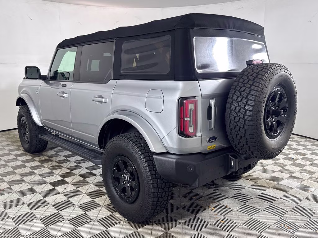 2021 Iconic Silver Metallic Ford Bronco Outer Banks 4X4 SUV