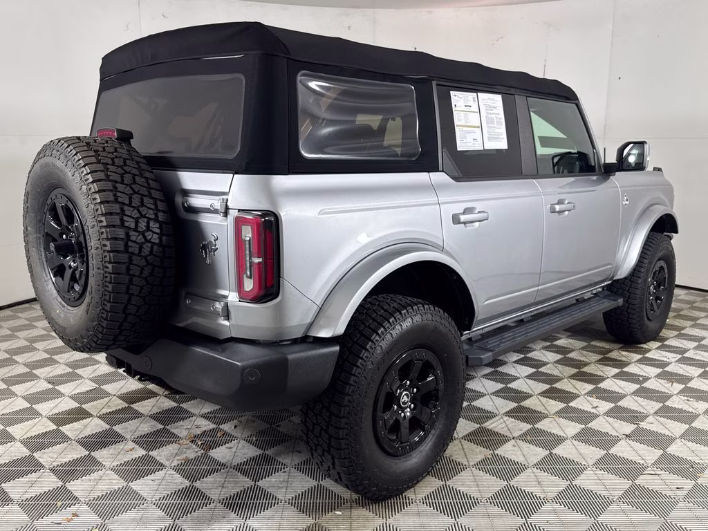 2021 Iconic Silver Metallic Ford Bronco Outer Banks 4X4 SUV