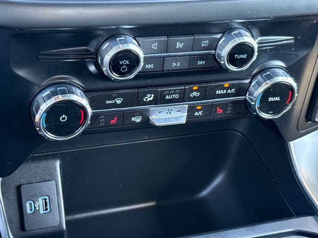 2024 Agate Black Metallic Ford F-150 XLT 4X4 Truck