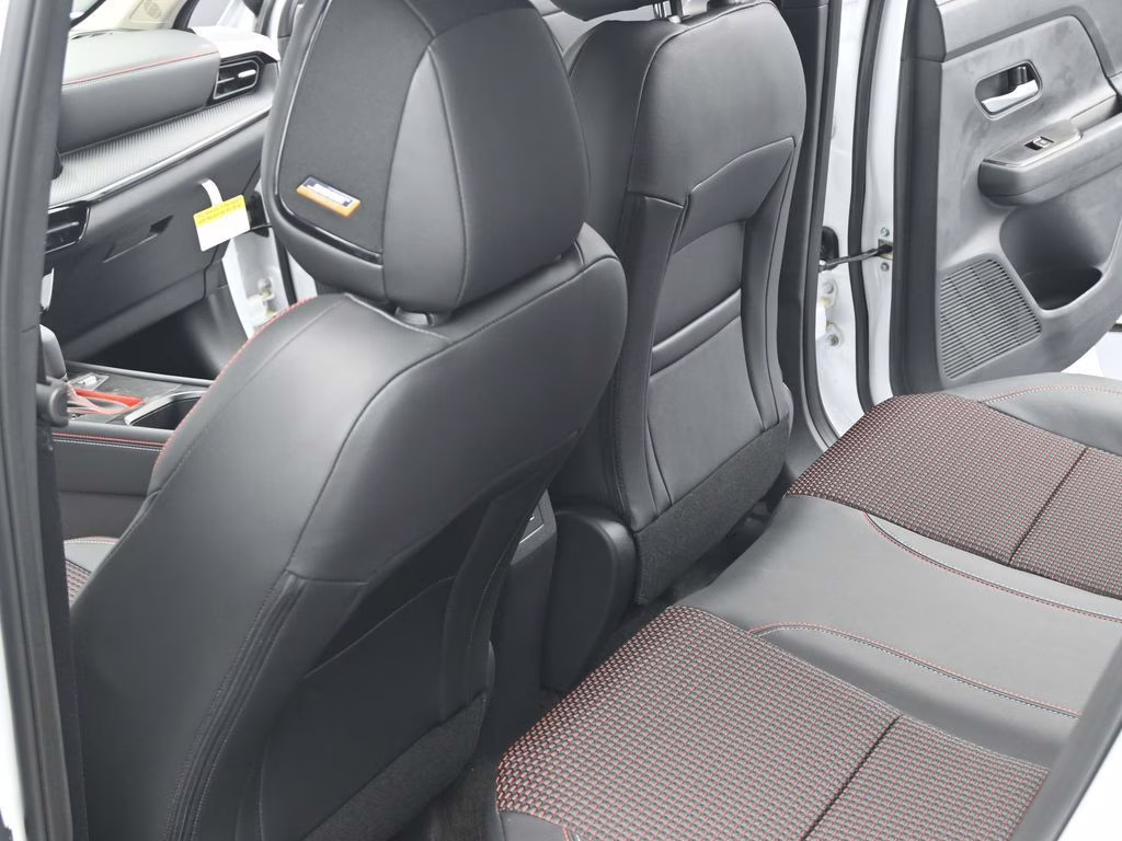 2026 Aspen White Tricoat Nissan Kicks SR FWD SUV