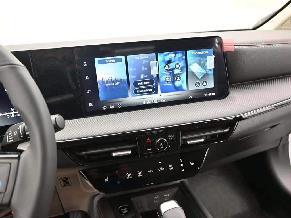 2026 Aspen White Tricoat Nissan Kicks SR FWD SUV