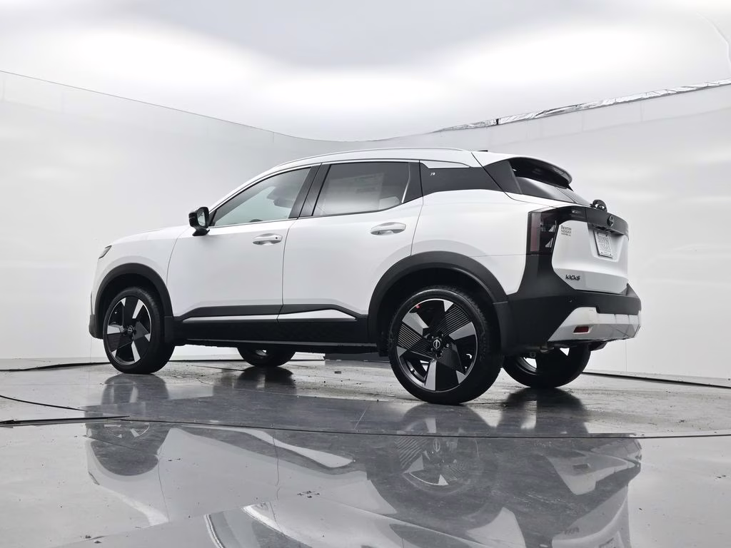 2026 Aspen White Tricoat Nissan Kicks SR FWD SUV